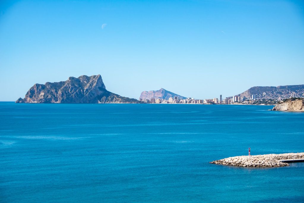 The bay of Calpe and the Peñón de Ifach